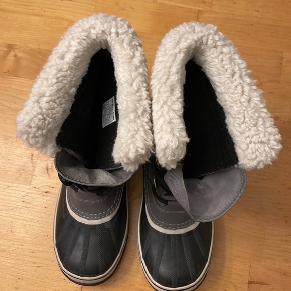 Excellent used condition Sorel Caribou boots, Women’s size 9 - Picture 3 of 7